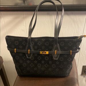 Fashion Black Patterned Tote Bag with Gold Accent